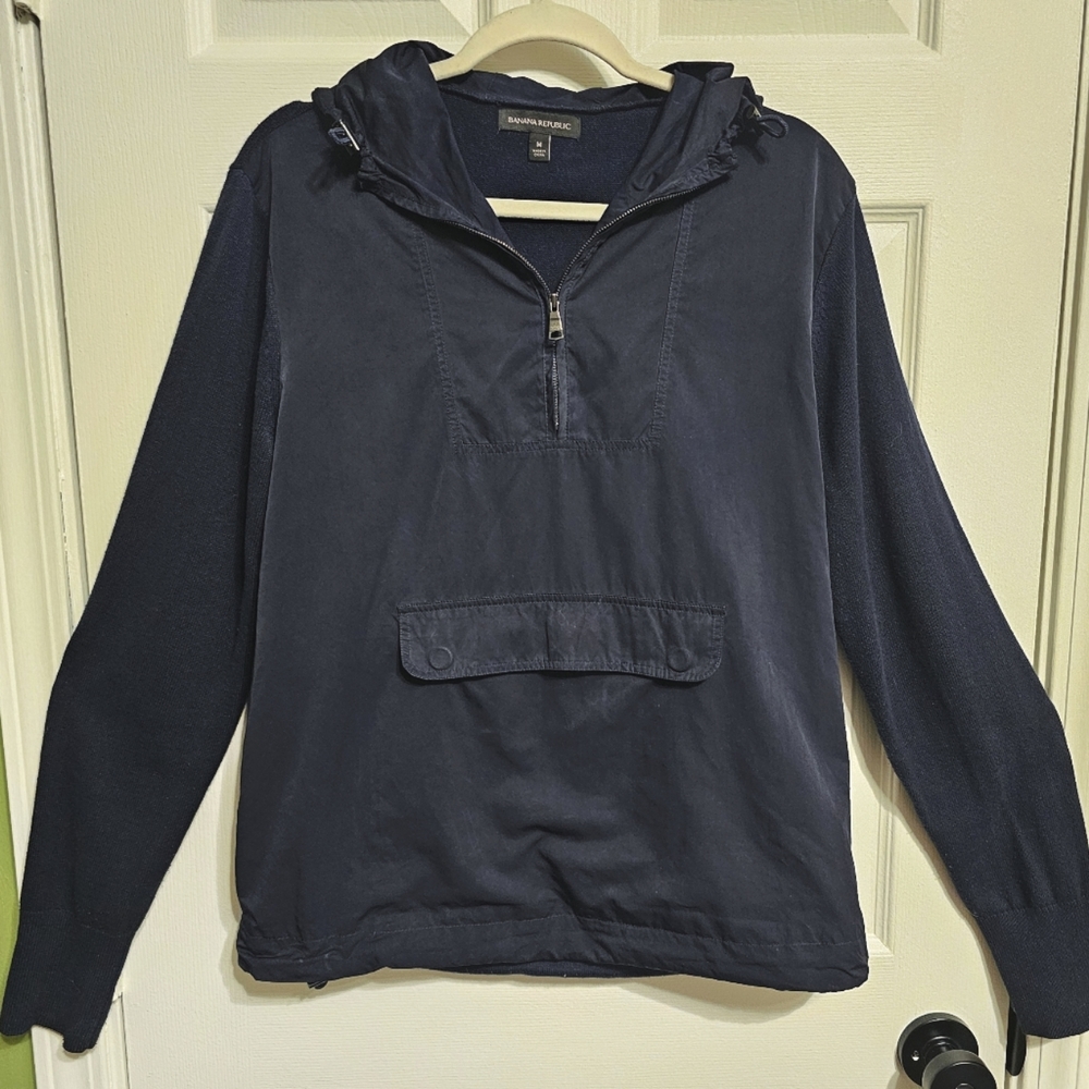 Banana Republic Pullover Jacket in Navy. Size: Medium.